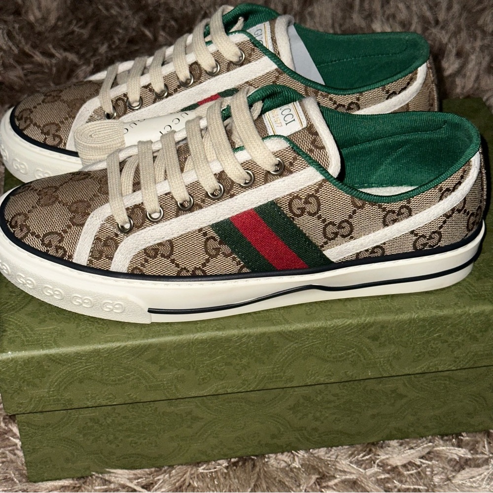 Gucci Beige GG Supreme sneakers